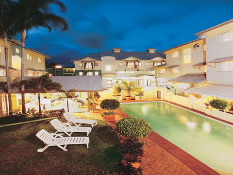 Cairns Queens Court - Tourism Noosa 2