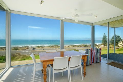 Chiton On The Rocks - Breathtaking Panoramic Coastal Views - Tourism Noosa 0