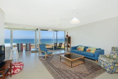 Chiton On The Rocks - Breathtaking Panoramic Coastal Views - Tourism Noosa 2
