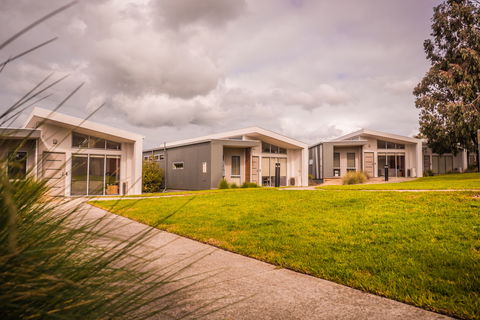 Deakin Waurn Ponds Units - Tourism Noosa 1