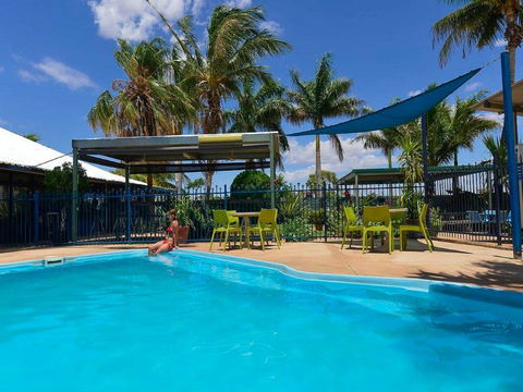 Devils Marbles Hotel - Tourism Noosa 0