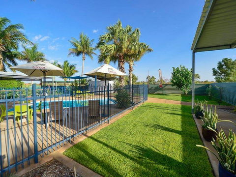 Devils Marbles Hotel - Tourism Noosa 1