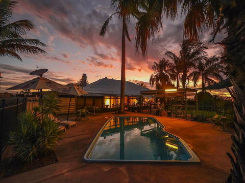 Devils Marbles Hotel - Tourism Noosa 2
