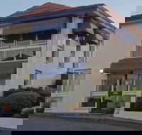 Econo Lodge Hacienda Motel - Tourism Noosa