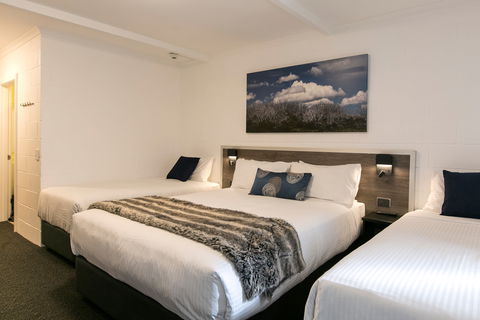 Falls Creek Hotel - Tourism Noosa 1