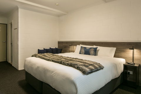 Falls Creek Hotel - Tourism Noosa 2