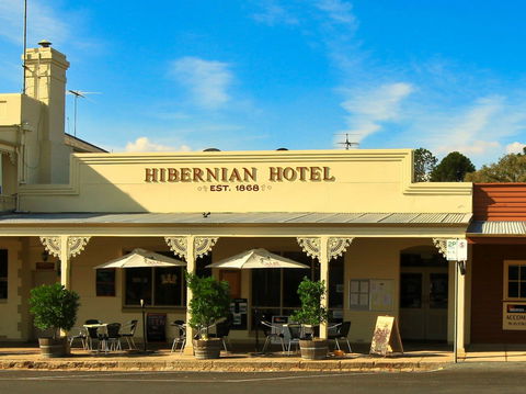 Hibernian Hotel Apartments - Tourism Noosa 0
