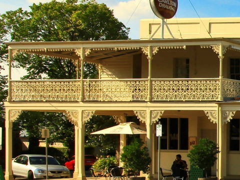 Hibernian Hotel Apartments - Tourism Noosa 2