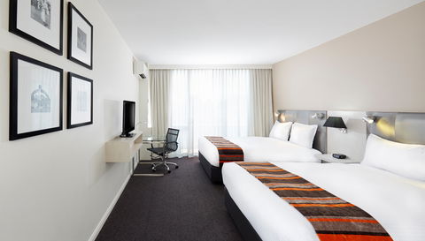 Holiday Inn Warwick Farm - Tourism Noosa 1