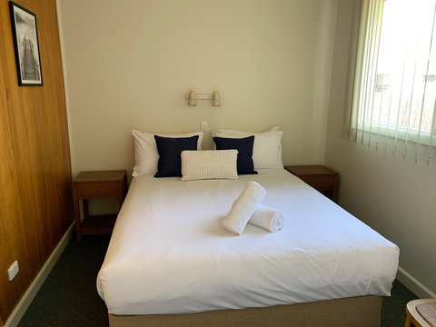 Marina Motel Rooms - Tourism Noosa 1