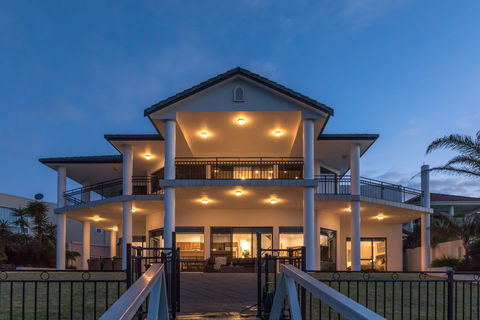 Port Lincoln Marina Luxury Escape - Tourism Noosa 0