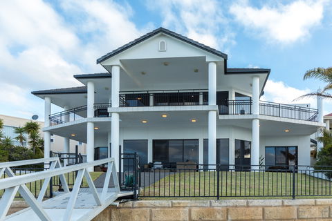 Port Lincoln Marina Luxury Escape - Tourism Noosa 1