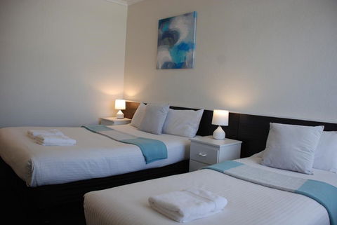 Red Carpet Motel - Tourism Noosa 0