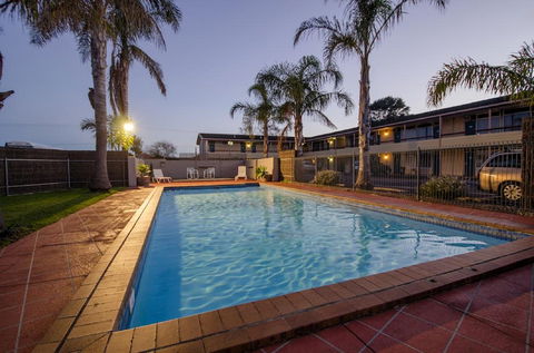 Red Carpet Motel - Tourism Noosa 1