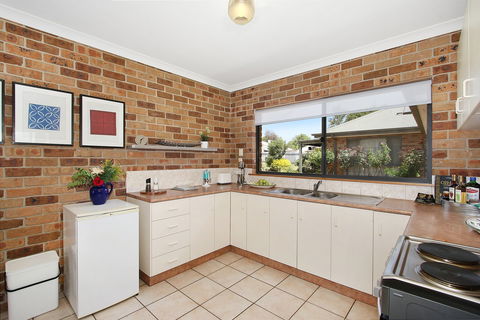 Rosemary's On Frederick - Tourism Noosa 1