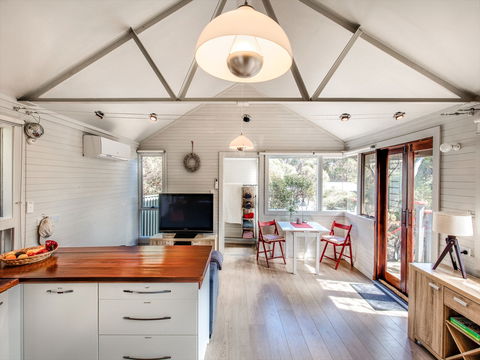 Serenity Cottage - Tourism Noosa 0