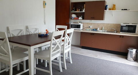 Tabourie Lake Motor Inn - Tourism Noosa 0