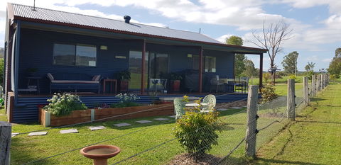 The Wattle Lodge - Tourism Noosa 0