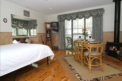 Eagle Hammer Cottages - Tourism Noosa 2
