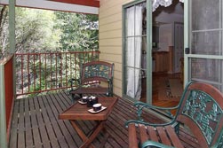 Eagle Hammer Cottages - Tourism Noosa 3