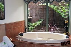 Eagle Hammer Cottages - Tourism Noosa 4