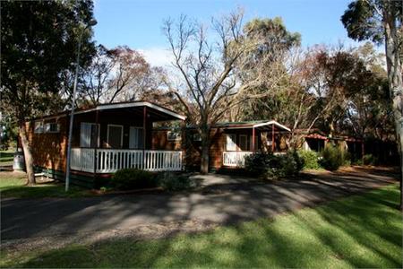 Sale Motor Village - Tourism Noosa 5