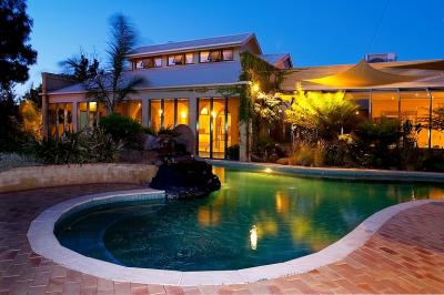 Madison Spa Resort - Tourism Noosa 2