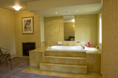 Madison Spa Resort - Tourism Noosa 5
