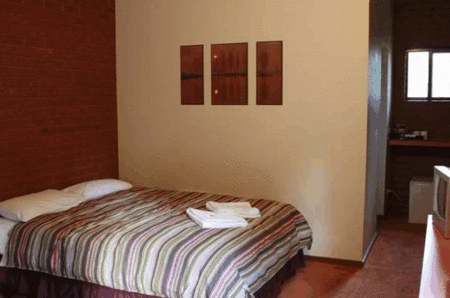 The Snowline Hotel - Tourism Noosa 1