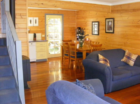 Belfast Cottages - Tourism Noosa 7