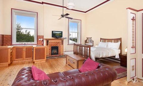 Annesley House - Tourism Noosa 4