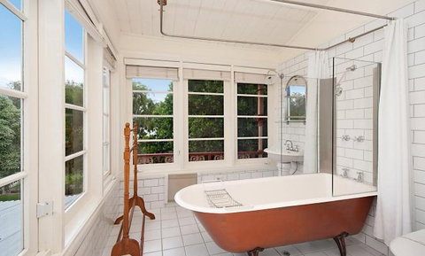 Annesley House - Tourism Noosa 6