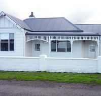 Calgary House  Cottage Accommodation - Tourism Noosa