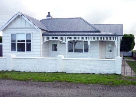Calgary House & Cottage Accommodation - Tourism Noosa 0