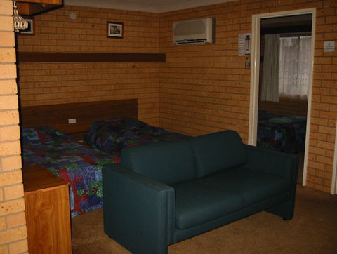 Country Comfort Tumut Valley Motel - Tourism Noosa 2