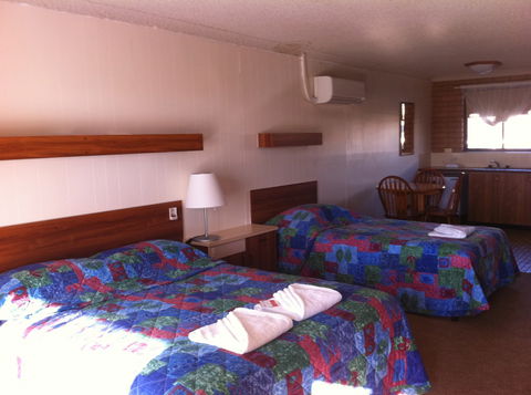 Country Comfort Tumut Valley Motel - Tourism Noosa 3