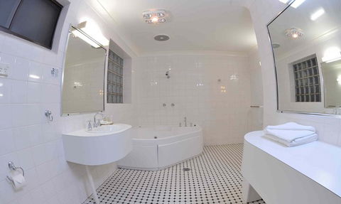 Country Comfort Tumut Valley Motel - Tourism Noosa 4