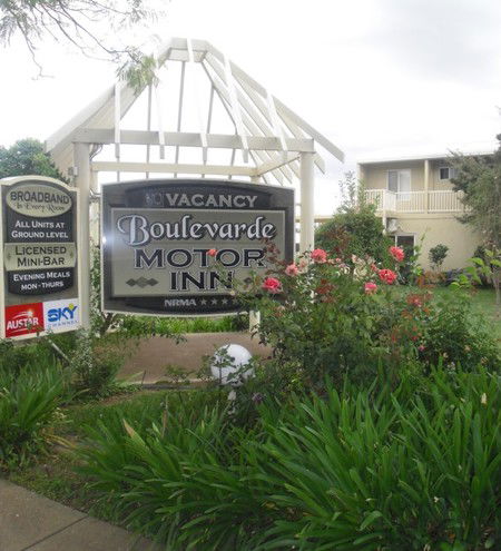 Boulevarde Motor Inn - Tourism Noosa 0