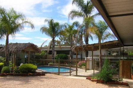 Glossop Motel - Tourism Noosa 2