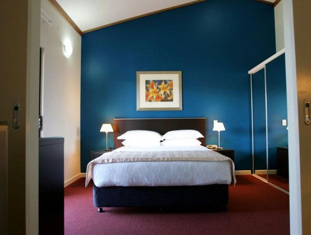 Holmes NT Tourism Noosa