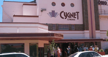 Cygnet Como Cinema - Tourism Noosa 3