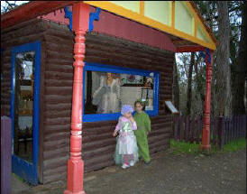 Fairyland Village - Tourism Noosa 0