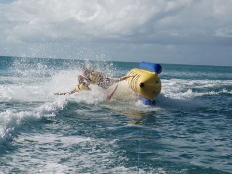 Aquavue Cafe Watersports - Tourism Noosa 9