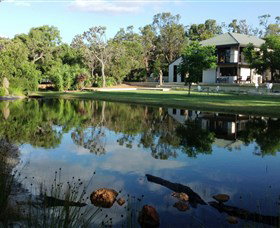 Lake House Gallery - Tourism Noosa 0