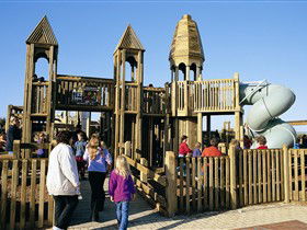 Jubilee Park Adventure Playground - Tourism Noosa 0