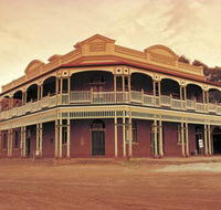 State Hotel - Tourism Noosa