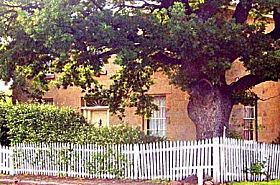 Oak Lodge - Tourism Noosa 0