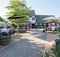 George Harcourt Inn - Tourism Noosa