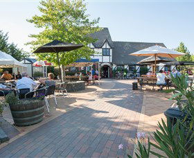 George Harcourt Inn - Tourism Noosa 0