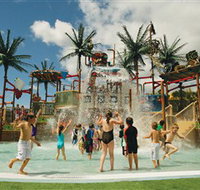 Wet 'n' Wild Water World - Tourism Noosa